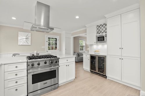 33 Bote Rd, Greenwich CT 06830-4853 exterior