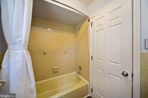 2502 Burgundy Dr, Fallston MD 21047-2112 exterior