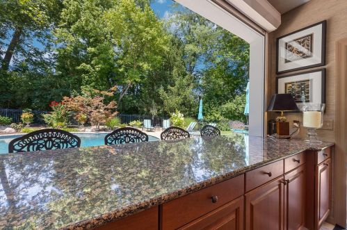 1735 Mason Knoll Rd, Saint Louis MO 63131-1219 exterior