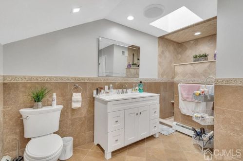 40 Ponderosa Ln, Old Bridge NJ  08857-3334 exterior