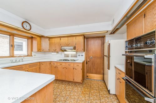 7542 Ainslie St, Chicago IL 60630-2302 exterior