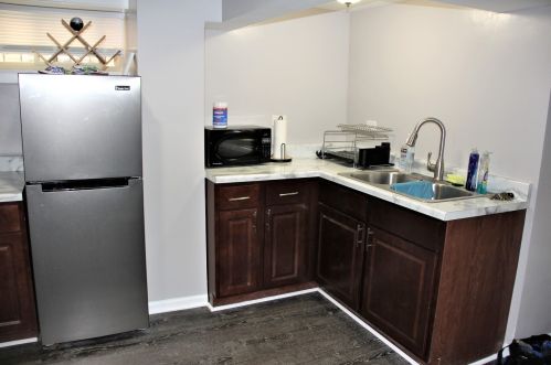 8733 Harper Ave, Chicago IL 60619-4606 exterior