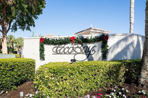 7918 Cocobay Dr, Naples FL 34108-6511 exterior