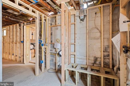 5121 Klingle St, Washington DC  20016-2654 exterior