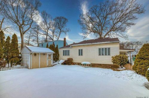 20 20 St, Huntington Station NY exterior