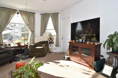 832 Elm St, Woonsocket RI 02895-3507 exterior