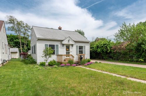 3506 Hillcroft Ave, Grand Rapids, MI 49548-2151