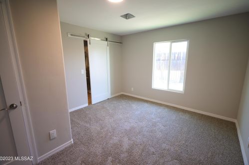 5751 28 St, Tucson AZ 85711-5925 exterior