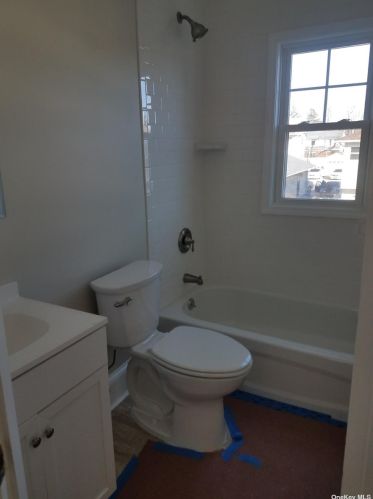 19 High St, Valley Stream NY 11581-1417 exterior