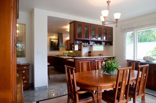 3415 Kaohinani Dr, Honolulu HI 96817-1040 exterior