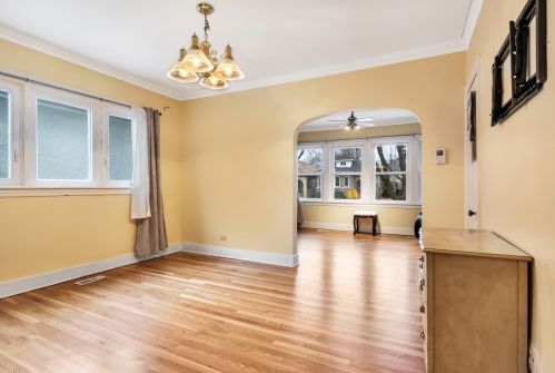 2311 Lunt Ave, Chicago IL  60645-4712 exterior