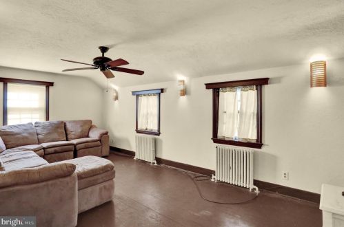 886 Vaughn Rd, Pottstown PA exterior