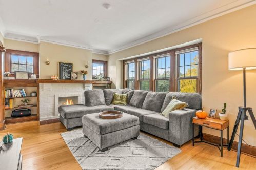 1606 53rd St, Milwaukee, WI 53214-5327