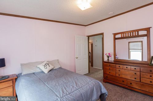 518 Pheasant Rdg Cir, Lancaster PA exterior