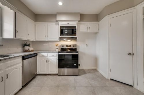 8824 Greenmound Ave, Dallas TX  75227-8322 exterior