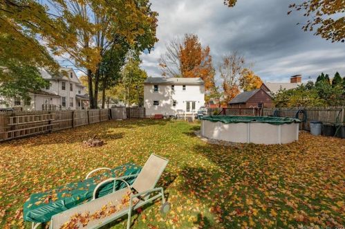 84 Spg St, Windsor Locks CT 06096-2207 exterior