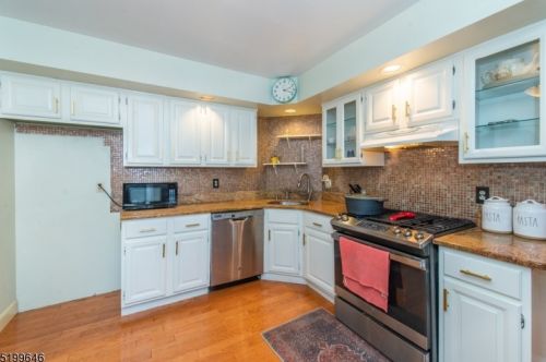 24 Trafalgar Ct, Hackettstown, NJ 07840-4241