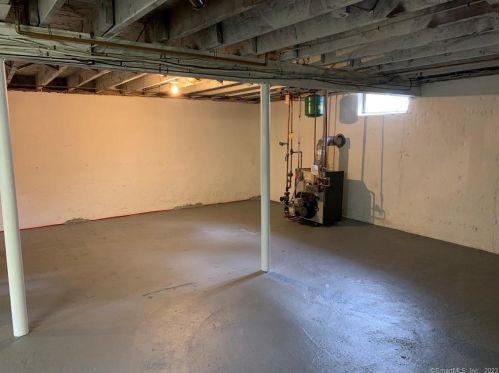 5 Foxcroft Rd, Enfield CT 06082-2430 exterior