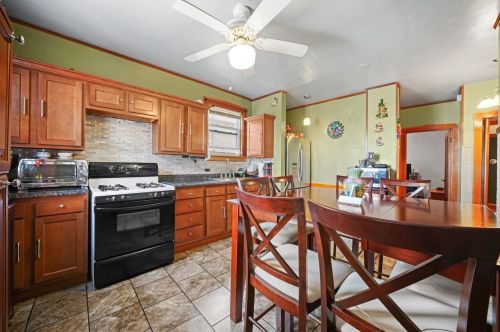 5238 Nelson St, Chicago IL 60657-3042 exterior