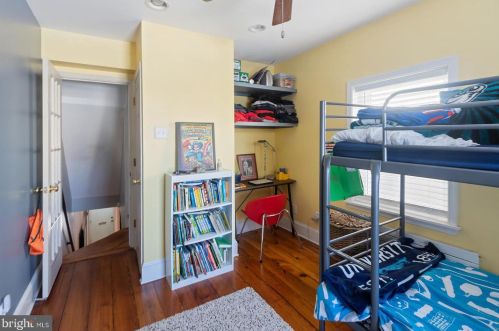 205 Carpenter St, Philadelphia PA 19146-2516 exterior