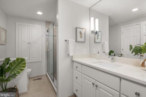 10017 Carmelita Dr, Rockville MD 20854-4247 exterior