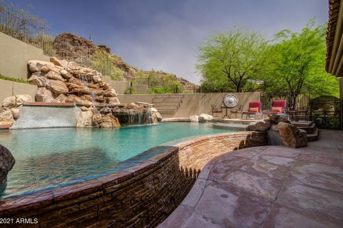 13841 Cyn Dr, Phoenix AZ 85016-2403 exterior