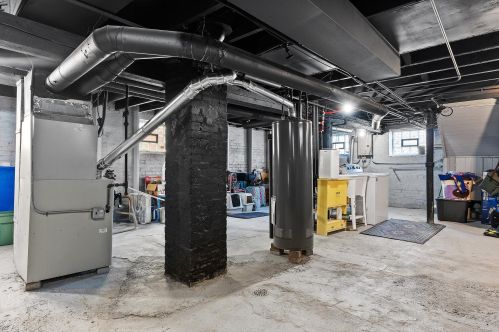 3232 Booth St, Milwaukee WI  53212-2136 exterior