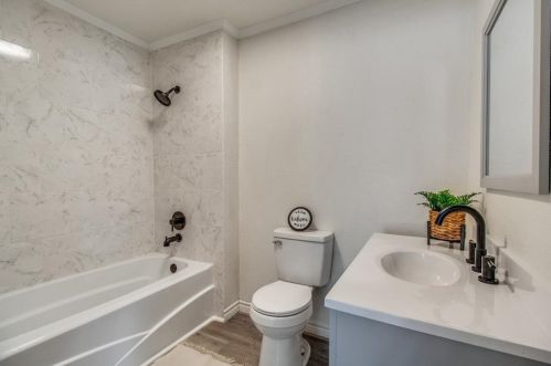 504 Monterey St, Denison TX 75021-6464 exterior