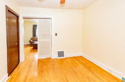 118 10 St, Duluth MN 55806-1227 exterior