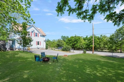 203 Sunnyside Ave, Woonsocket, RI 02895-5105