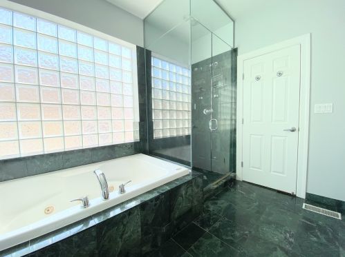 1821 Oakdale Ave, Chicago IL  60657-4023 exterior