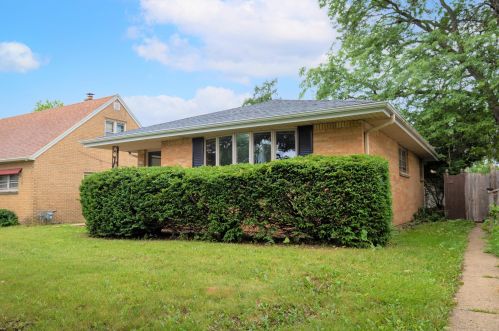 4677 74th St, Milwaukee, WI 53218-4750