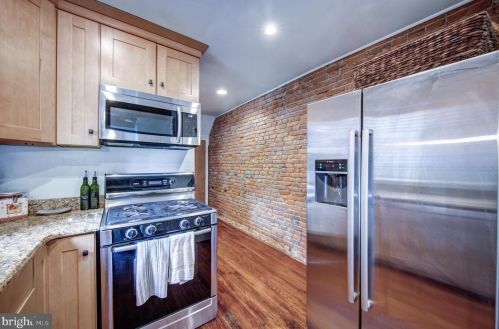 2004 Brandywine St, Philadelphia PA 19130-3204 exterior