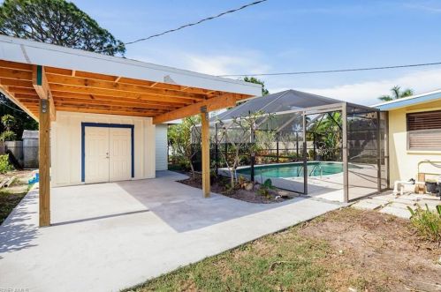 688 102 Ave, Naples FL 34108-3215 exterior