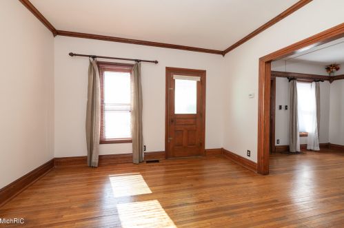 1104 Hoffman St, Three Rivers MI 49093-1017 exterior