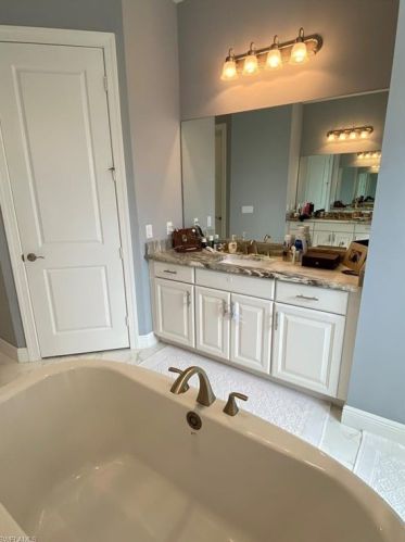 5025 Hickory Wood Dr, Naples FL 34119-1417 exterior