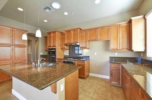 2110 Fenceline Dr, Folsom CA exterior