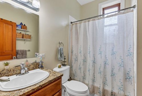 2309 Oakley Ave, Chicago IL 60645-5417 exterior