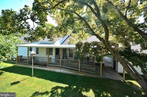 1214 Walnut St, Hanover PA 17331-1529 exterior