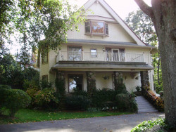 107 Hobart Rd, Newton, MA 02459-1352