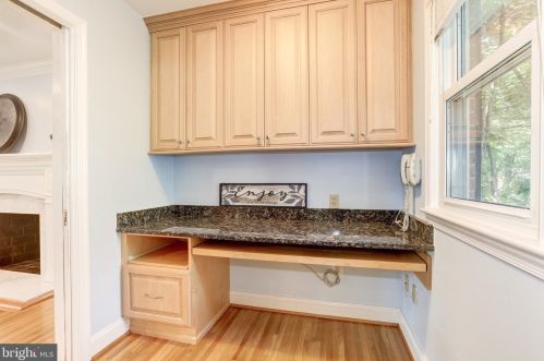 2998 Glenora Ln, Rockville MD 20850-3055 exterior