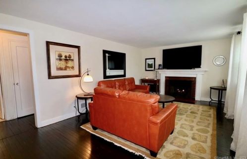 153 Bloomfield Ave, Windsor CT  06095-2819 exterior