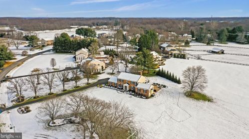 19840 Meredith Dr, Rockville MD 20855-2426 exterior