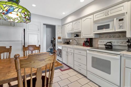 27 Pawnee Dr, Commack NY 11725-4211 exterior