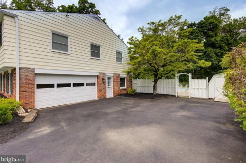 735 Hickory Ln, Berwyn PA 19312-1438 exterior