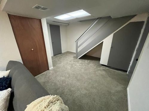 2066 Pioneer Ave, Pittsburgh PA 15226-1345 exterior