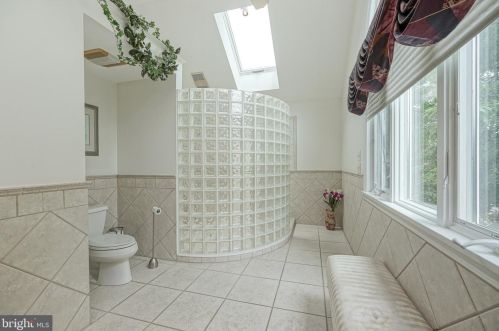 42 Hamilton Lk Dr, Trenton NJ 08619-3437 exterior