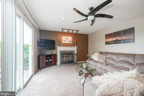 42 Hamilton Lk Dr, Trenton NJ 08619-3437 exterior