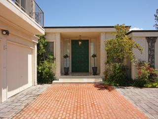 10840 Savona Rd, Los Angeles CA  90077-2307 exterior