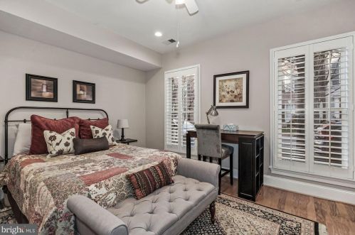 720 Bracey Ln, Alexandria VA  22314-6245 exterior